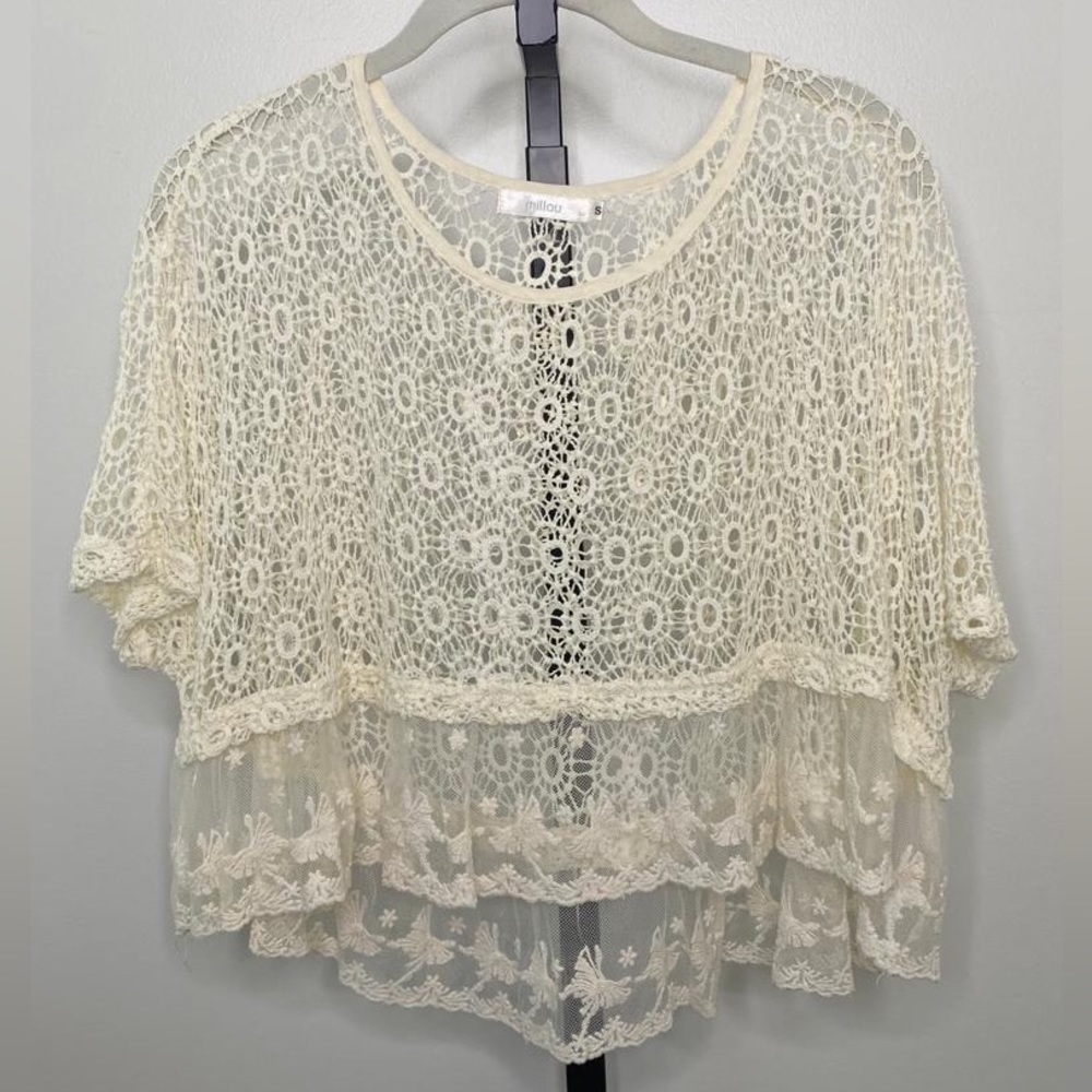 Millau Knit Cream embroidered Short Sleeves Top with lace on bottom